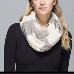 Lululemon 100% merino wool infinity scarf cozy warm OS